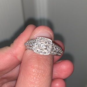 Stunning Diamond ring